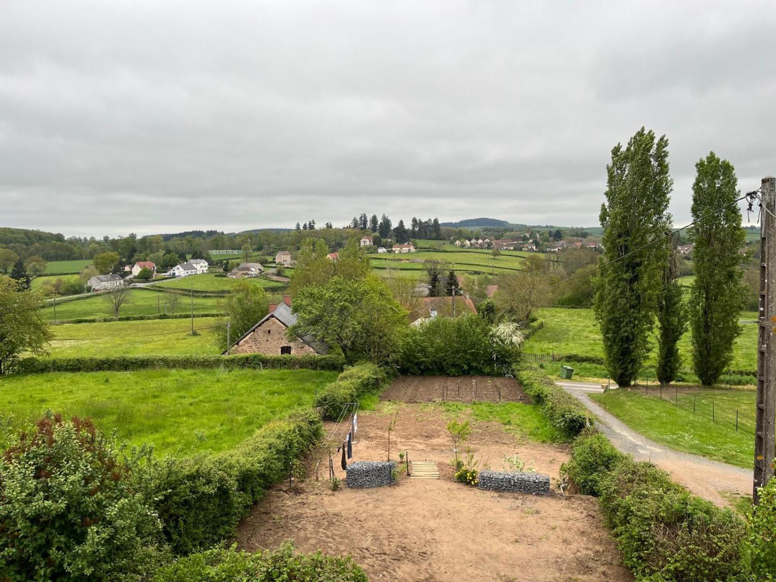 Domaine Du Pavillon Gite 15 Personnes Issy-l'Eveque Kültér fotó